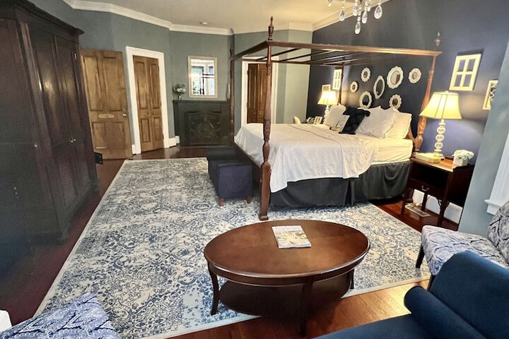 Room 32 of 49