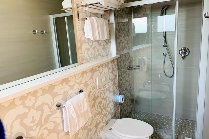 Room 10 of 39