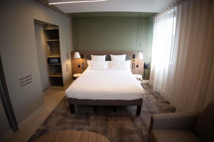 Room 11 of 117