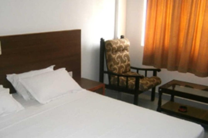 Room 6 of 12