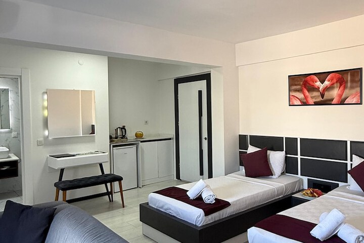 Room 32 of 65