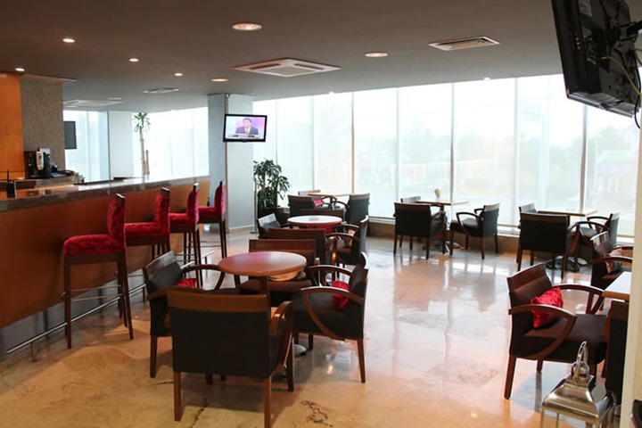 Lounge 49 of 56