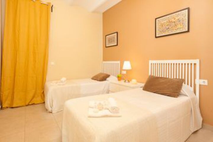 Room 6 of 13