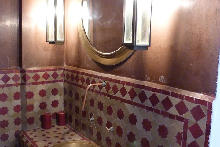 Room 12 of 37