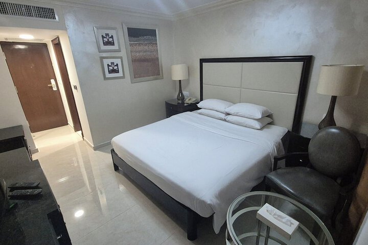 Room 7 of 33