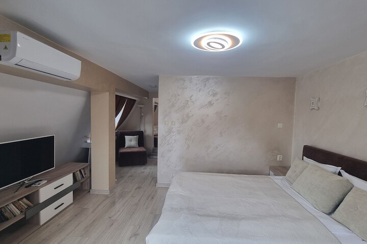 Room 42 of 93