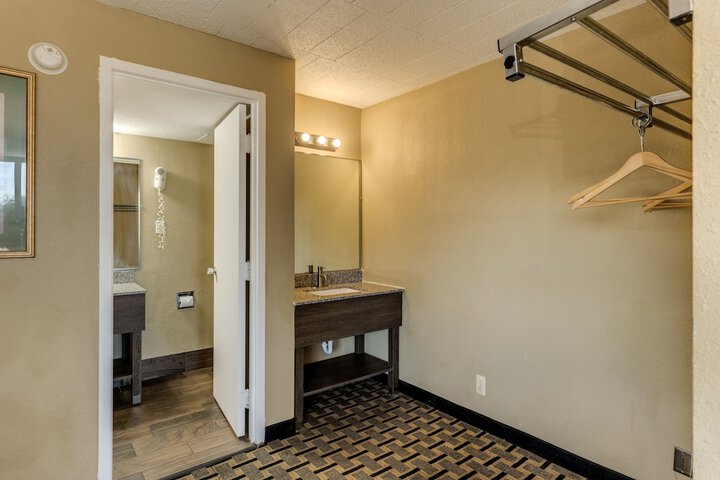 Room 72 of 89