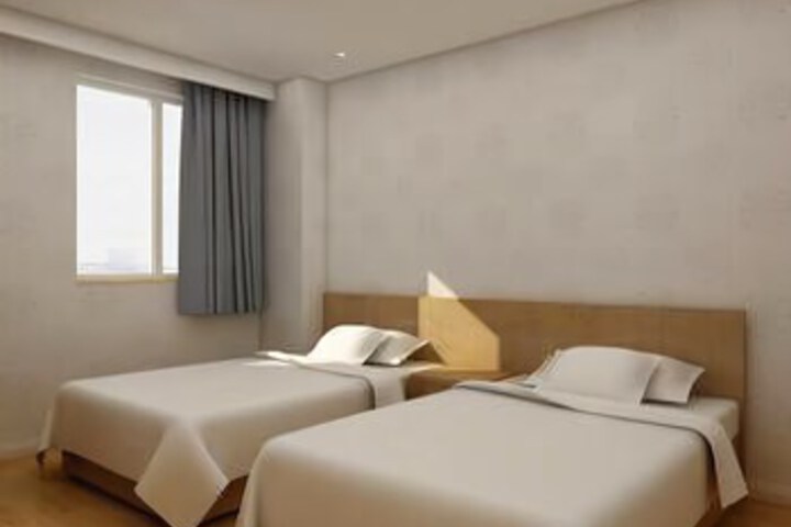 Room 2 of 7