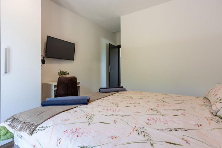 Room 5 of 26