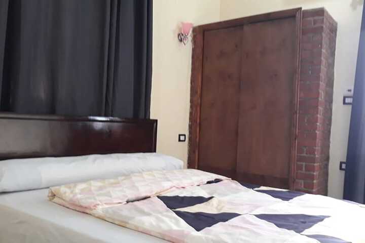 Room 10 of 83