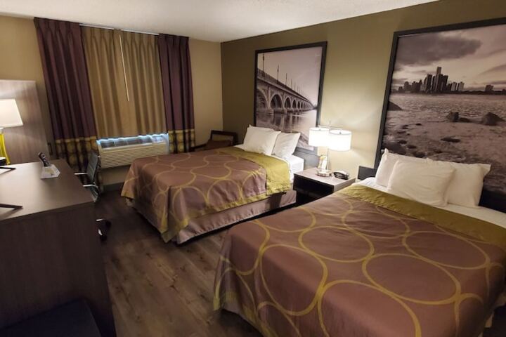 2 Double Beds (1 of 4)