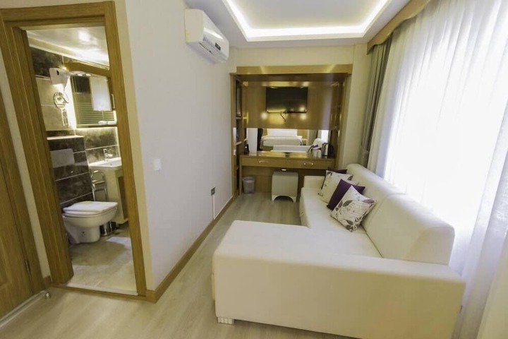 Room 7 of 30