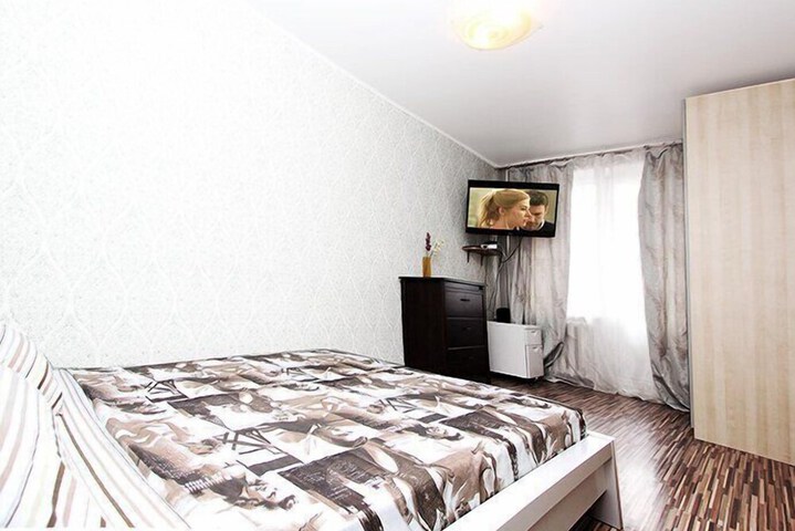 Room 2 of 16