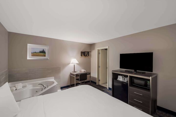 Room 17 of 30