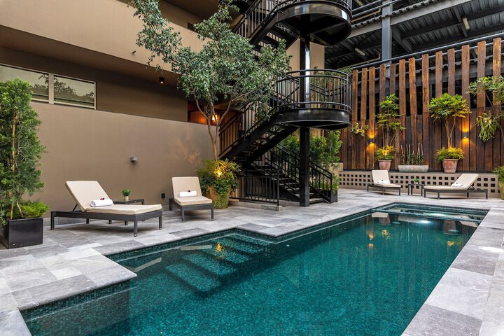 Pool Hotel