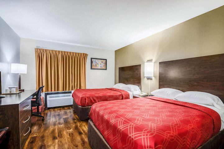 2 Double Beds (4 of 8)