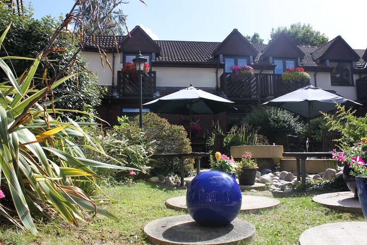 Hotel Exterior 53 of 60