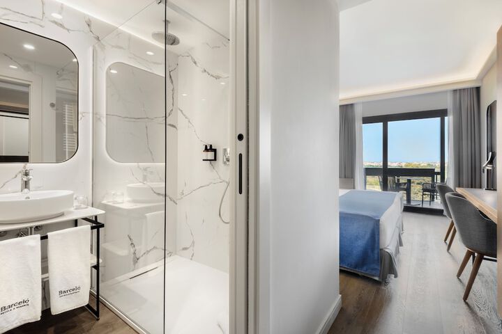 Room 32 of 66