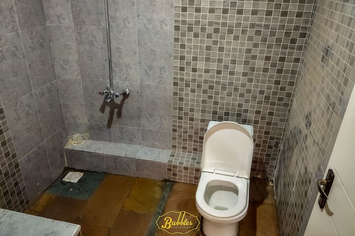 Room 13 of 16