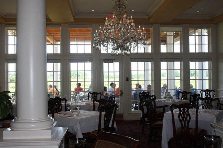 Dining 16 of 20
