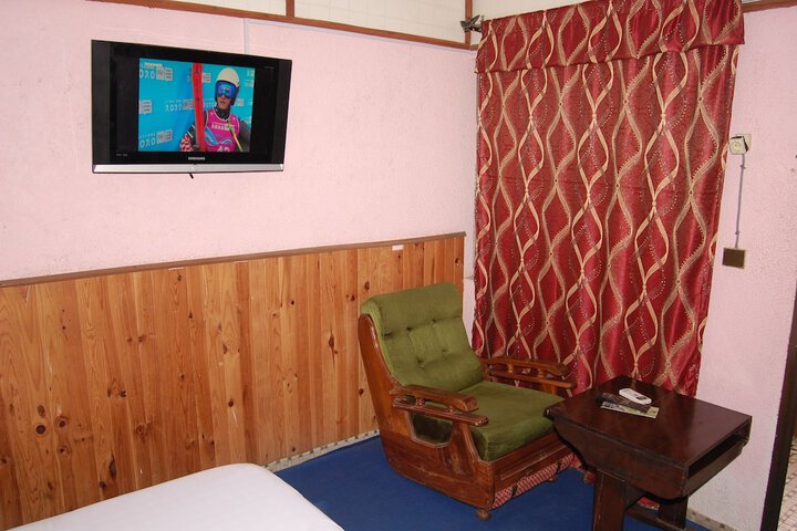 Room 10 of 38