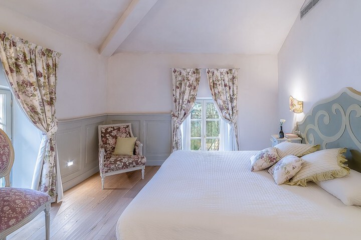 Room 3 of 65