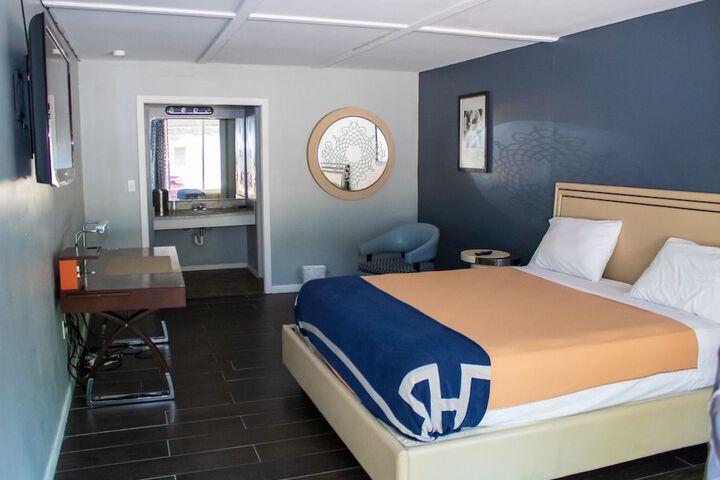 Room 10 of 15