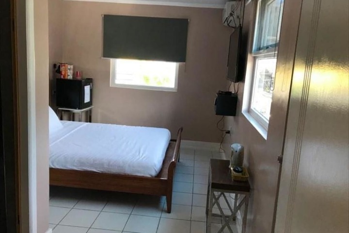 Room 4 of 16