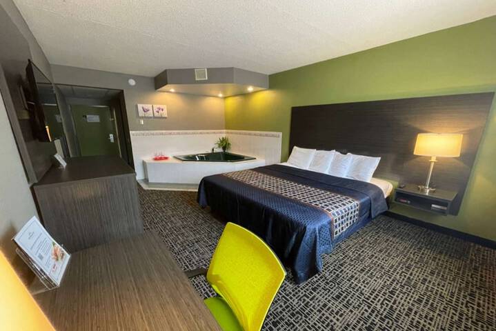 1 King Bed Suite (12 of 13)