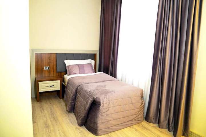 Room 3 of 28