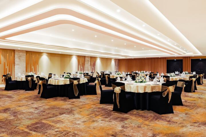 Ballroom/Hall 75 of 94