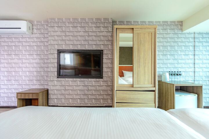 Room 33 of 81