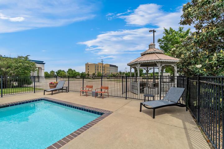 Hotel Pool