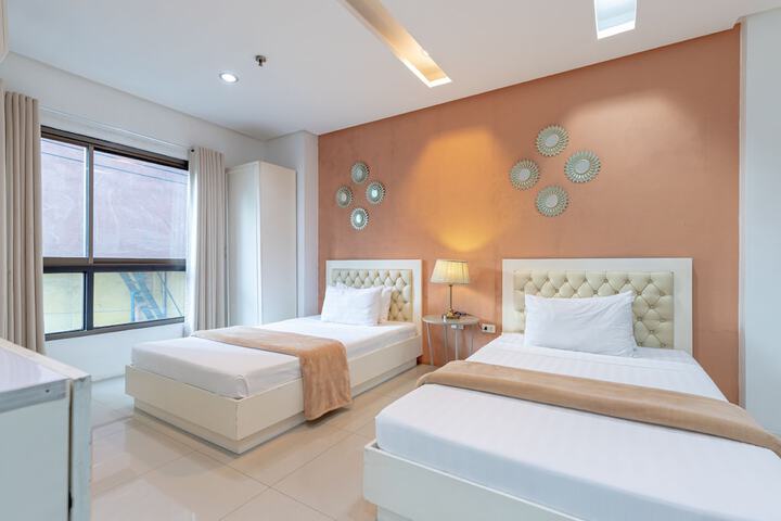 Room 10 of 30