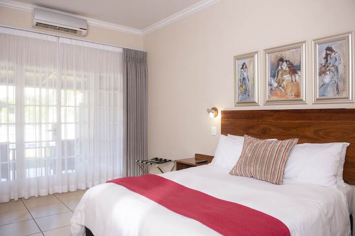 Room 8 of 33