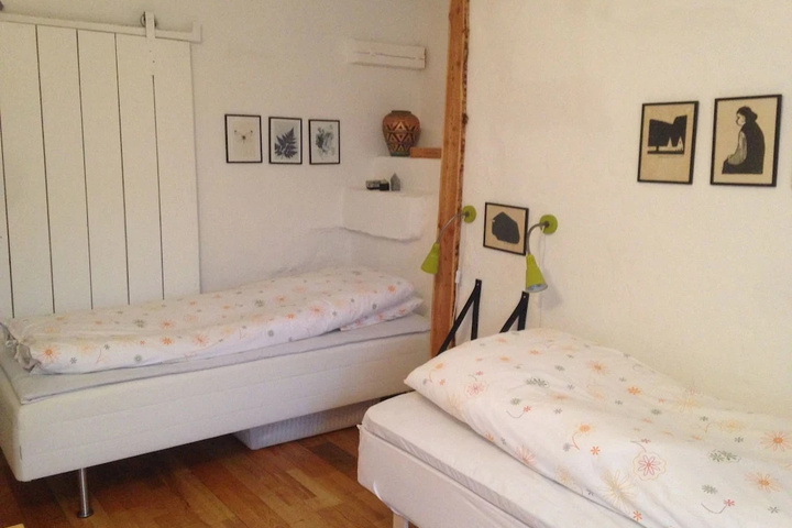 Room 2 of 10