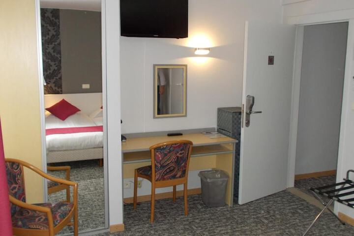 Room 8 of 44
