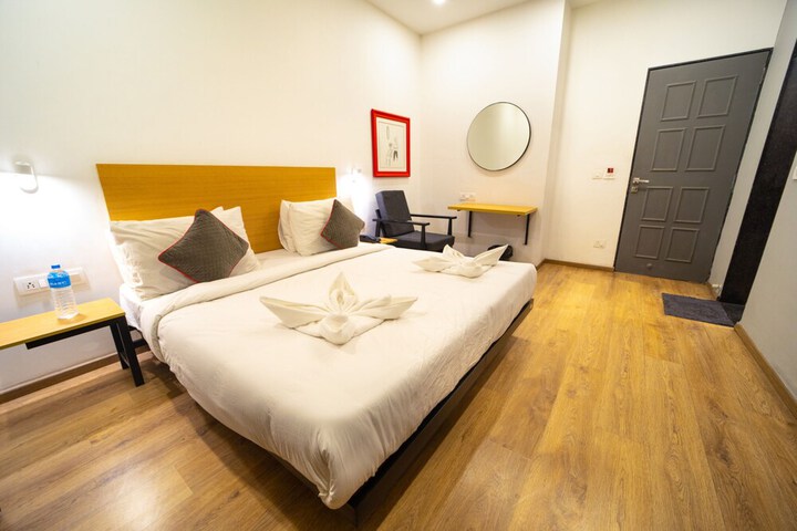 Room 11 of 20