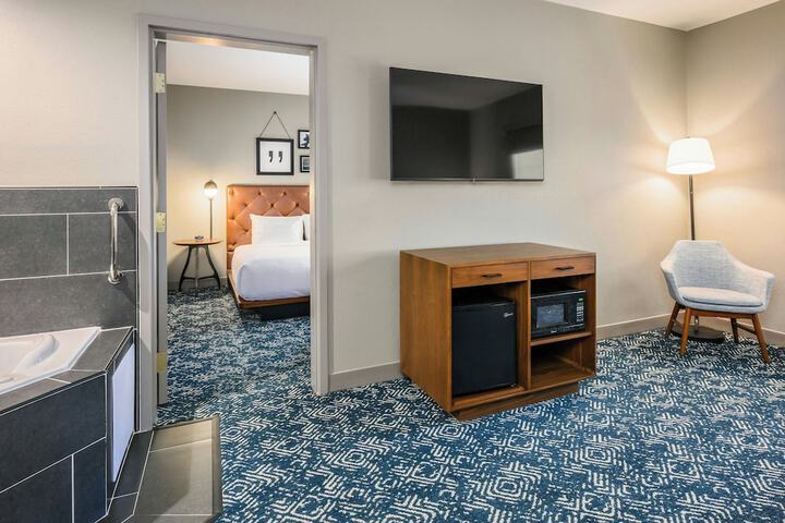Room 36 of 84