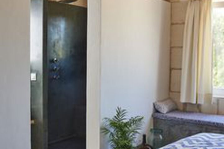 Room 17 of 29