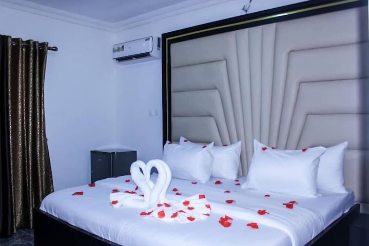 Room 5 of 37