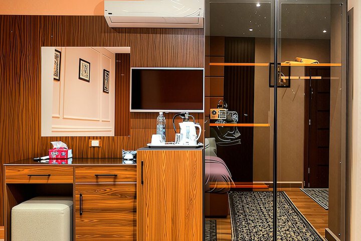 Room 10 of 77