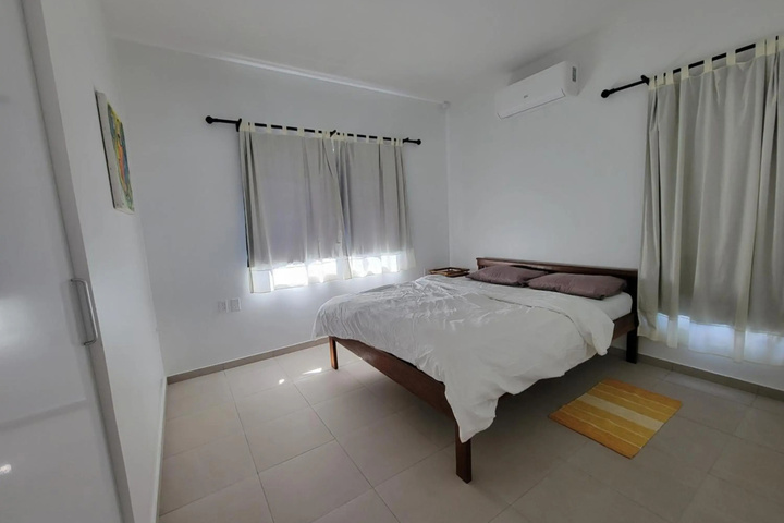 Room 4 of 13