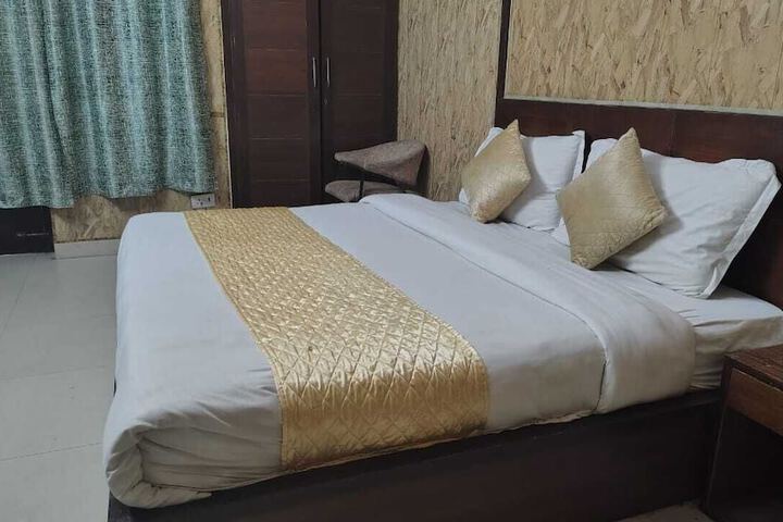 Room 14 of 24