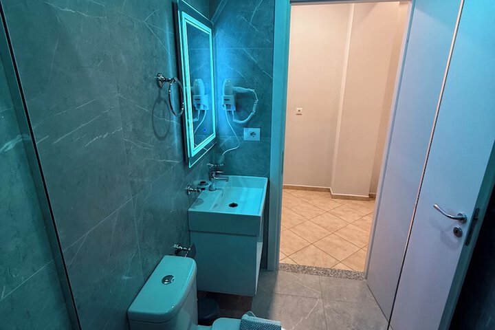Room 147 of 245