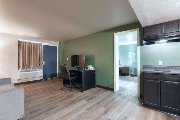1 King Bed Efficiency (11 of 21)