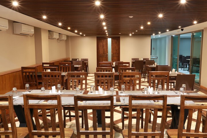 Dining 44 of 57