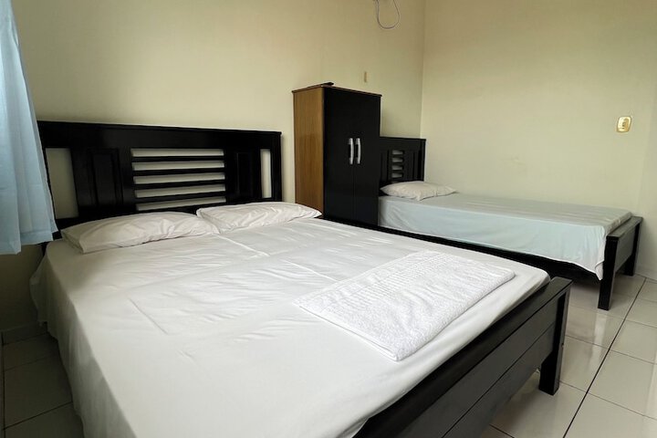Room 4 of 10