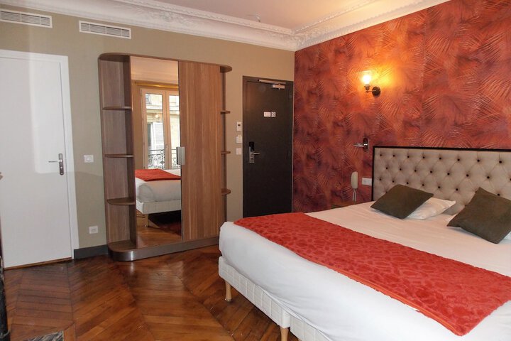 Room 11 of 42
