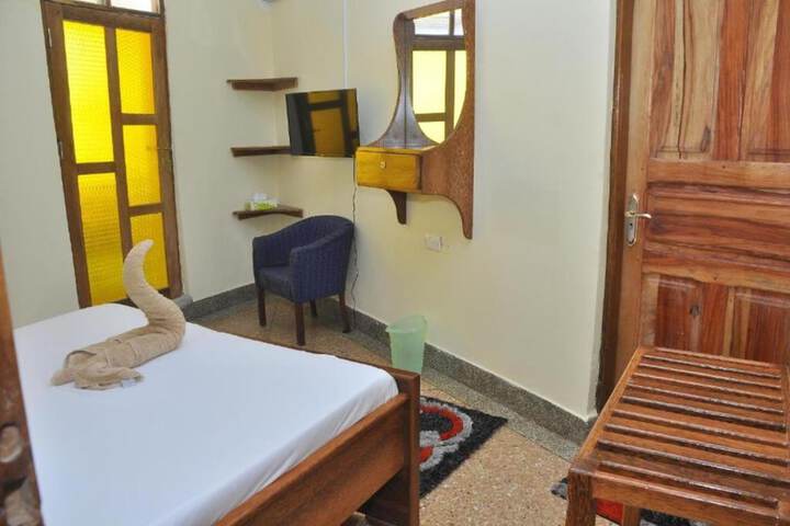 Room 6 of 19